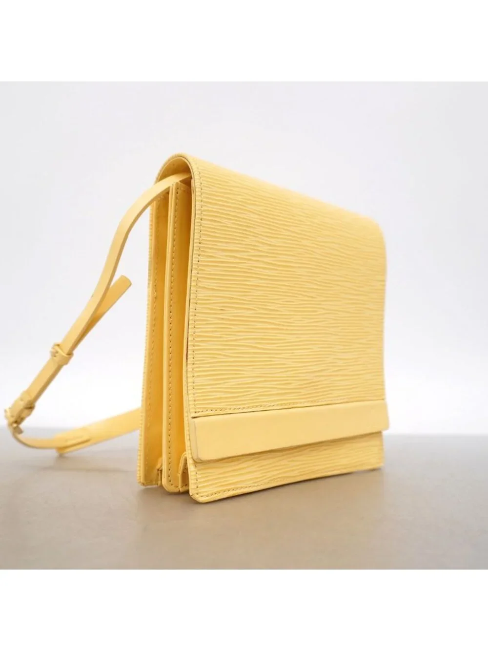 Louis Vuitton Shoulder Bag Epi Biarritz Vanilla